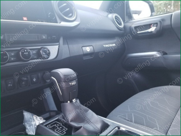 White_with_GB_2048x.jpg White_with_GB_2048x.jpg